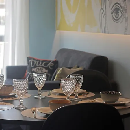 The Muse Flat In Just A Few Steps Away From Museums And Helexpo *