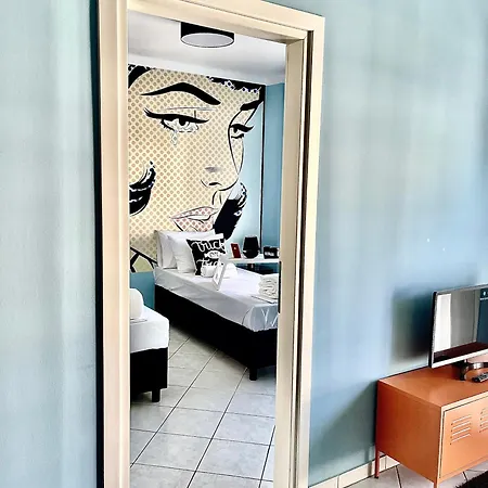 The Muse Flat In Just A Few Steps Away From Museums And Helexpo *