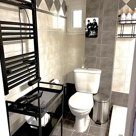 The Muse Flat In Just A Few Steps Away From Museums And Helexpo