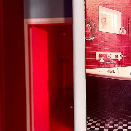 The Muse Flat In Just A Few Steps Away From Museums And Helexpo Apartment