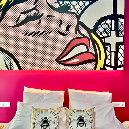 The Muse Flat In Just A Few Steps Away From Museums And Helexpo *