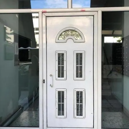 The Muse Flat In Just A Few Steps Away From Museums And Helexpo *