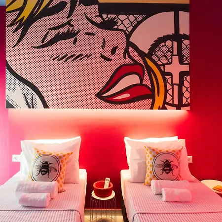 The Muse Flat In Just A Few Steps Away From Museums And Helexpo