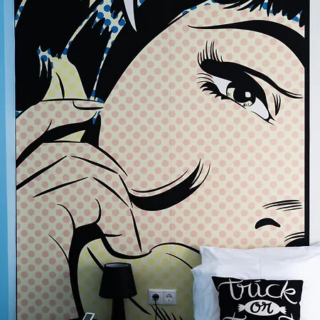 The Muse Flat In Just A Few Steps Away From Museums And Helexpo