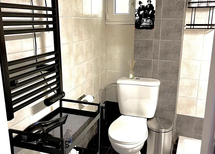 The Muse Flat In Just A Few Steps Away From Museums And Helexpo