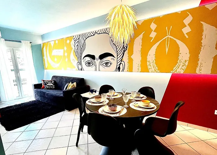 The Muse Flat In Just A Few Steps Away From Museums And Helexpo Daire *