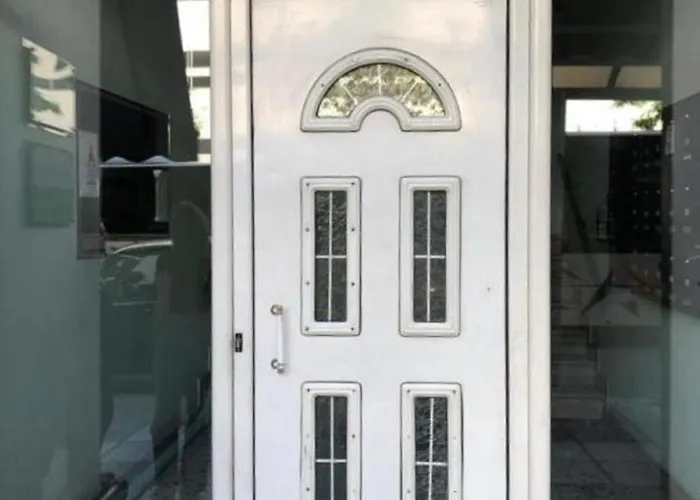 The Muse Flat In Just A Few Steps Away From Museums And Helexpo *