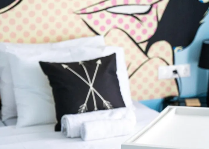 The Muse Flat In Just A Few Steps Away From Museums And Helexpo *